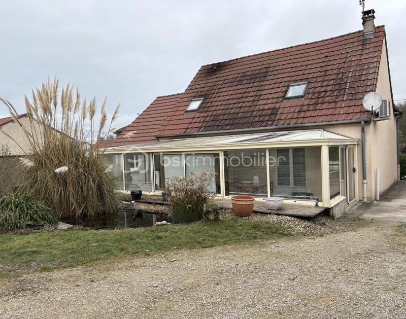 Maison traditionnelle - 151 m² - 6 pièces