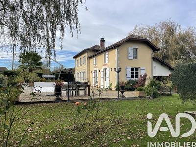 Maison - 230 m² - 9 pièces