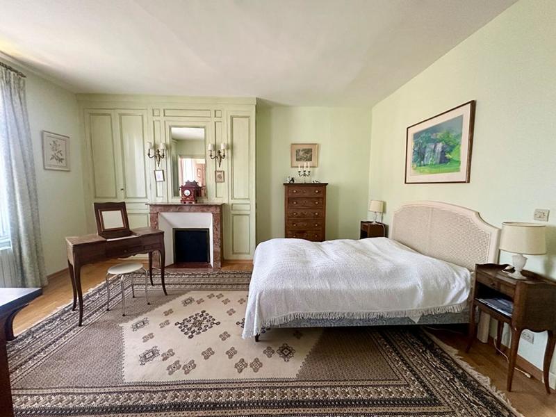 Maison - 207 m² - 9 pièces