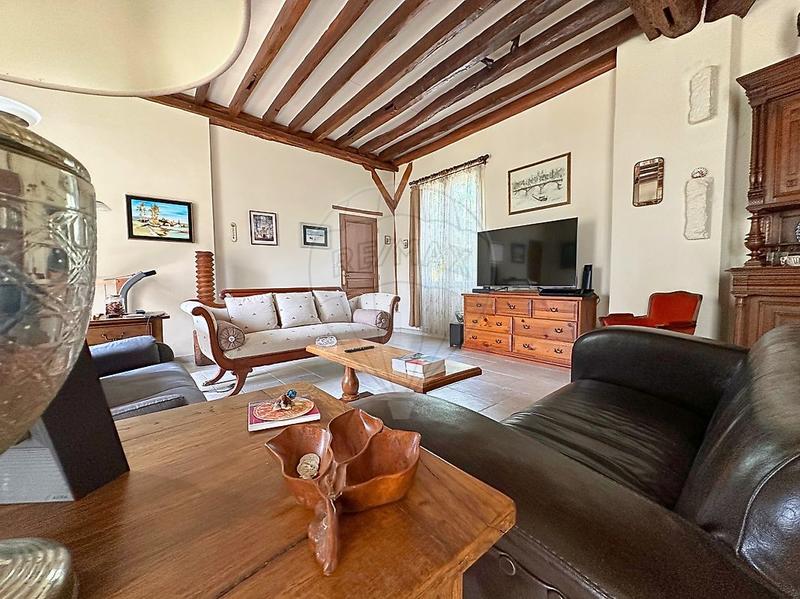 Demeure - 193 m² - 9 pièces