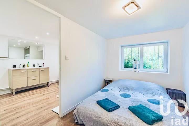 Maison - 220 m² - 10 pièces