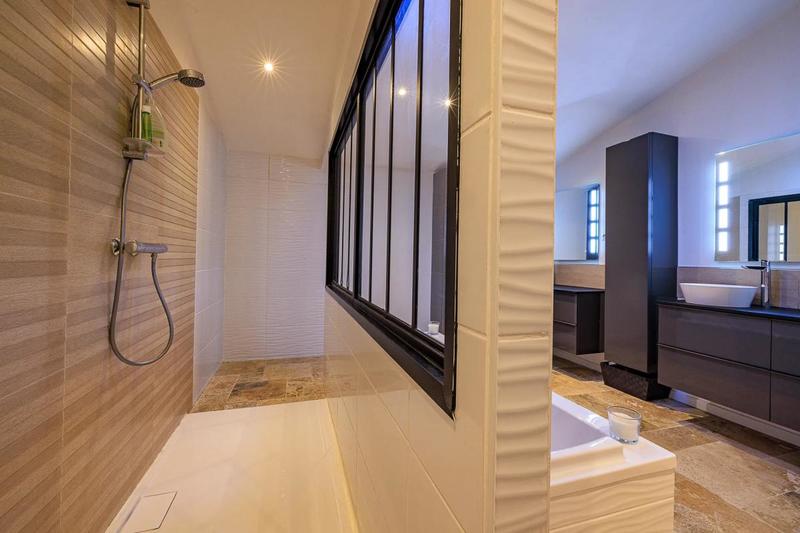 Maison - 302 m² - 8 pièces