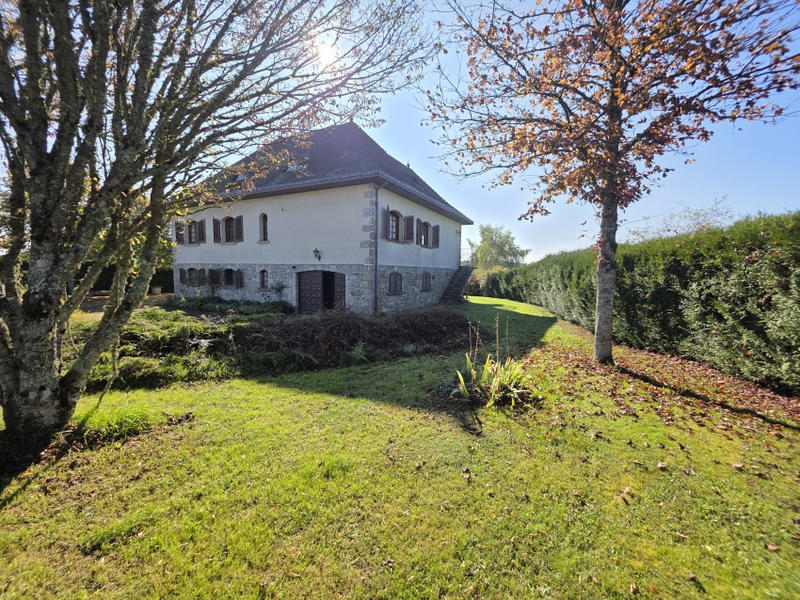 Maison - 254 m² - 8 pièces