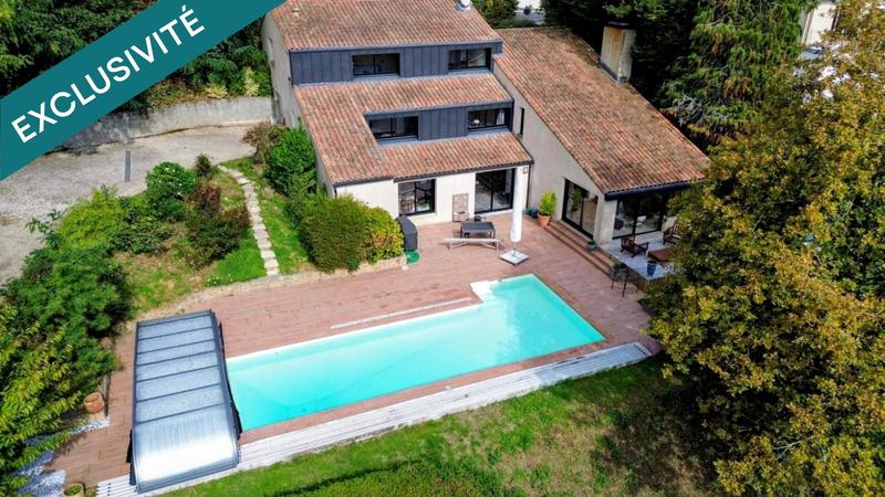 Maison - 239 m² - 7 pièces