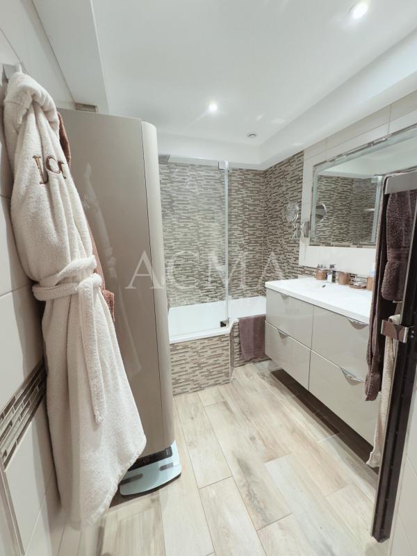 Appartement bourgeois - 73 m² - 3 pièces