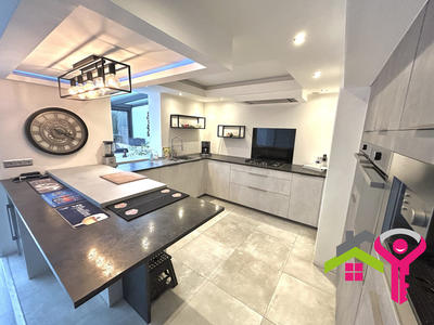 Maison - 93 m² - 6 pièces