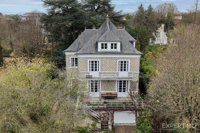 Maison - 182 m² - 9 pièces