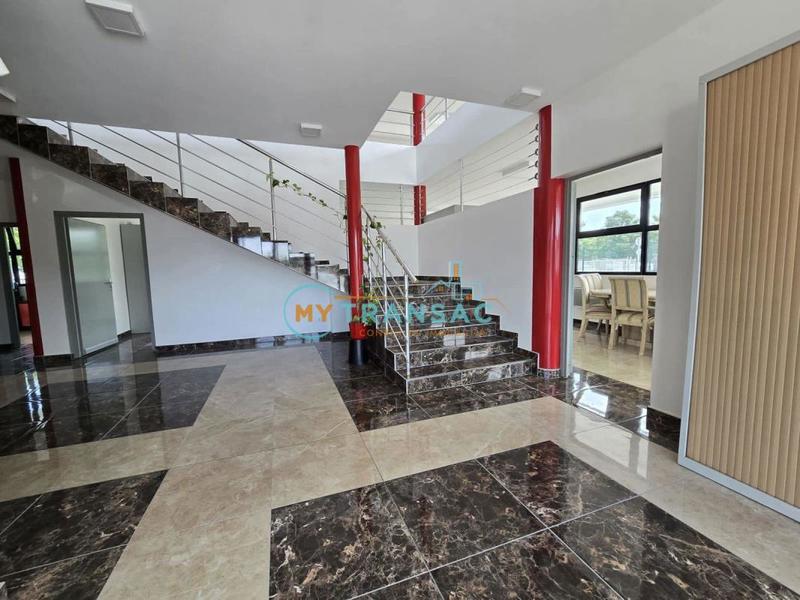 Local d'activités - 965 m²