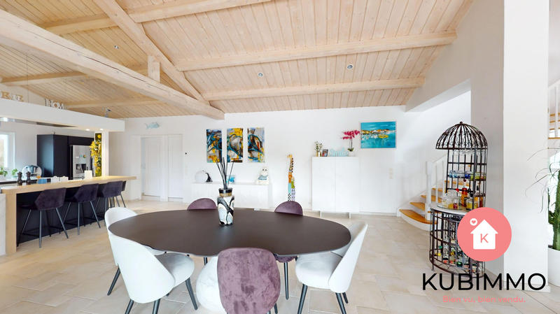 Maison - 214 m² - 8 pièces