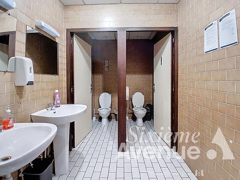 Local commercial - 280 m² - 7 pièces