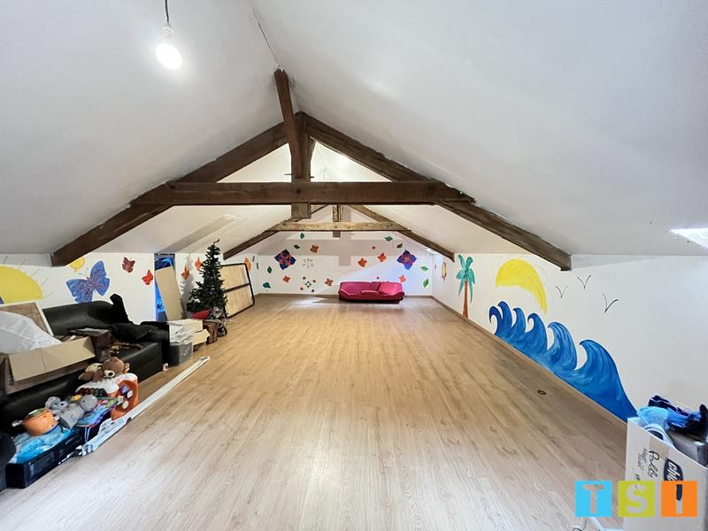 Maison - 260 m² - 7 pièces