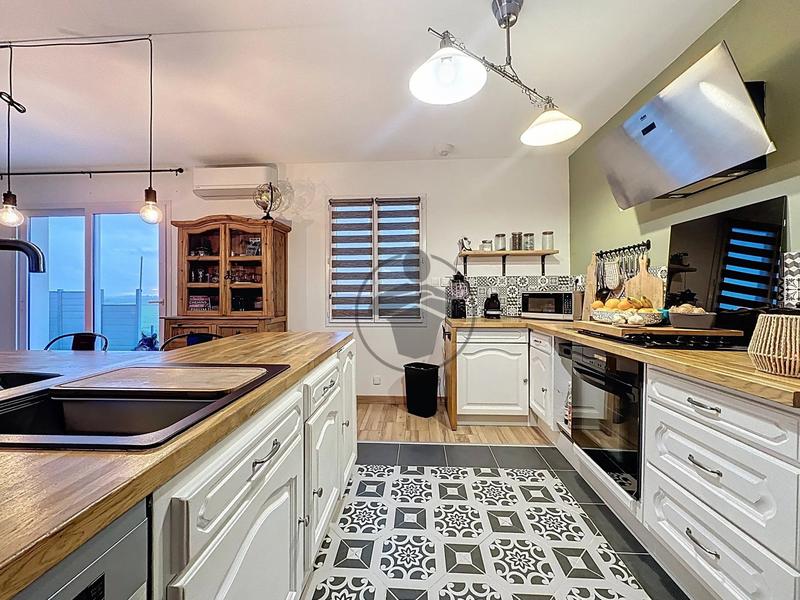 Maison - 90 m² - 5 pièces