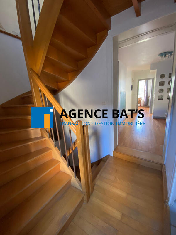 Maison - 218 m² - 7 pièces