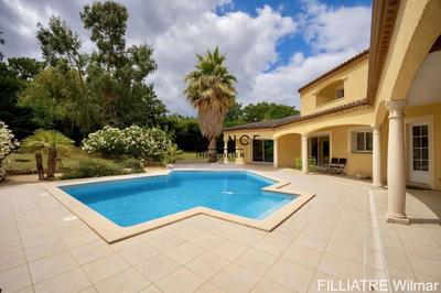 Maison - 210 m² - 5 pièces