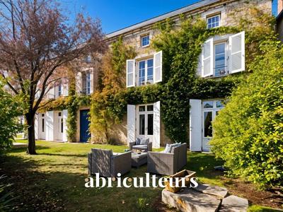 Maison - 370 m² - 10 pièces