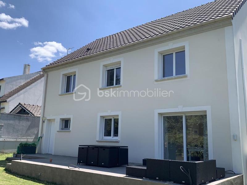 Maison traditionnelle - 159 m² - 6 pièces