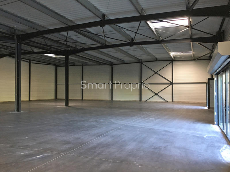 Local commercial - 1 024 m²