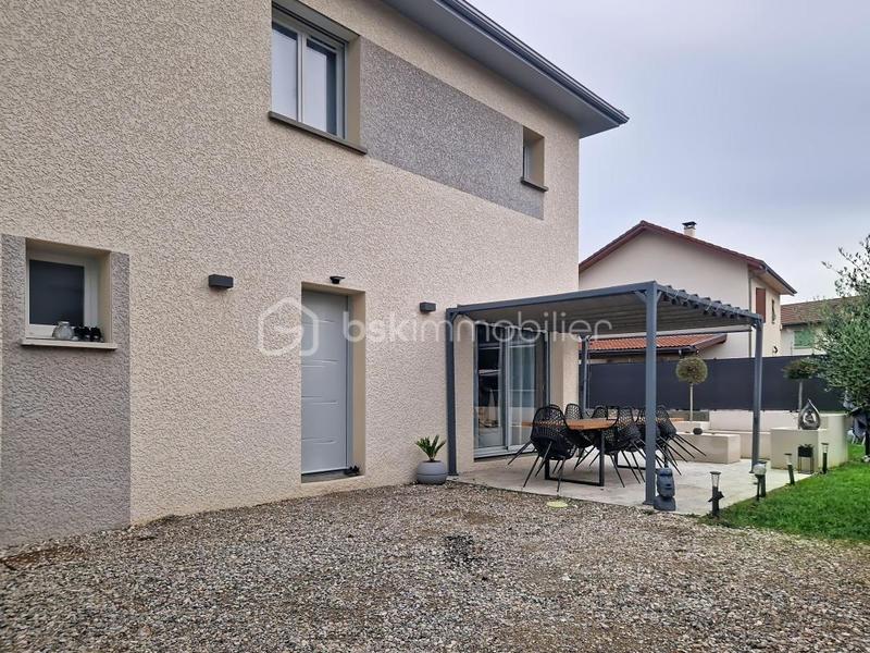 Maison - 102 m² - 4 pièces