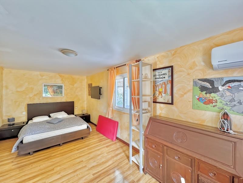 Maison - 267 m² - 10 pièces