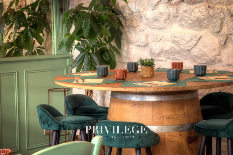 Fonds de commerce - Magasins - 220 m²