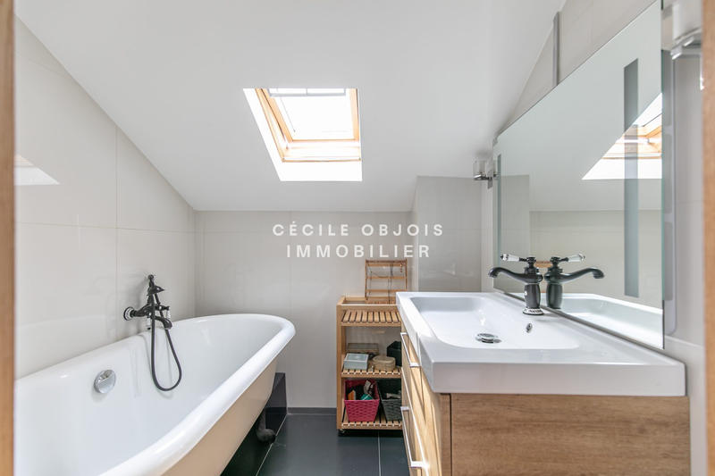 Maison - 224 m² - 10 pièces