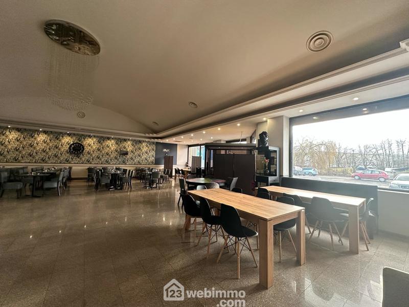 Local commercial - 372 m² - 8 pièces