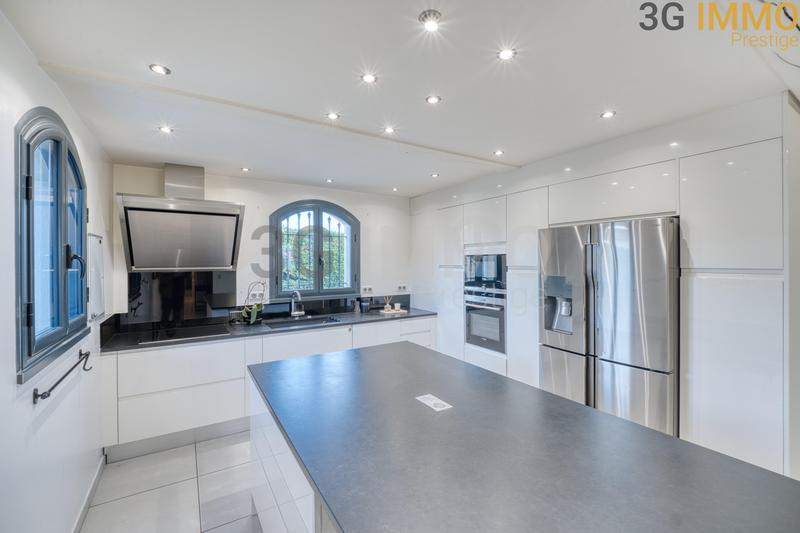 Villa - 209 m² - 8 pièces