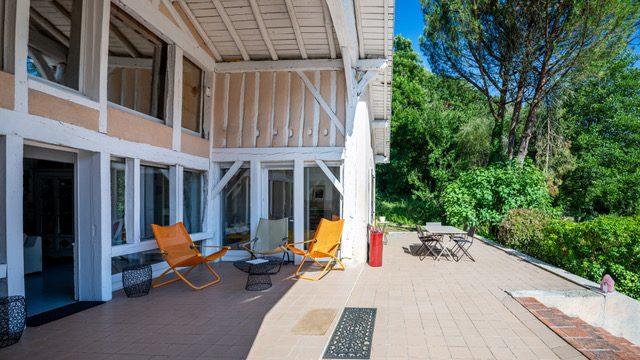 Maison - 575 m² - 16 pièces