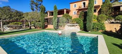 Maison - 280 m² - 10 pièces