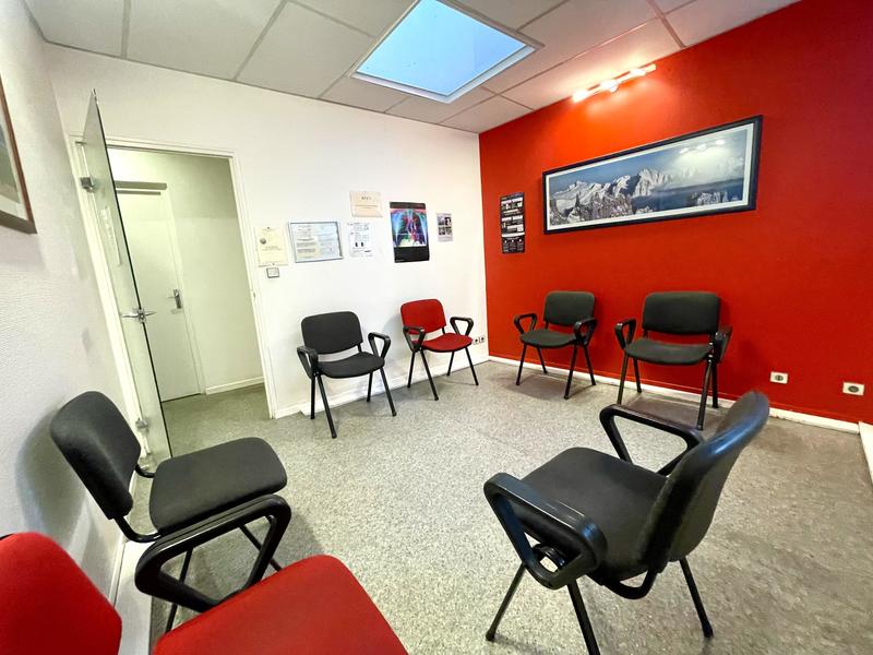 Local commercial - 215 m² - 10 pièces