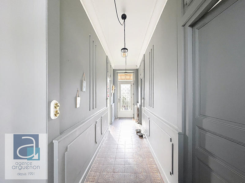 Maison - 220 m² - 7 pièces