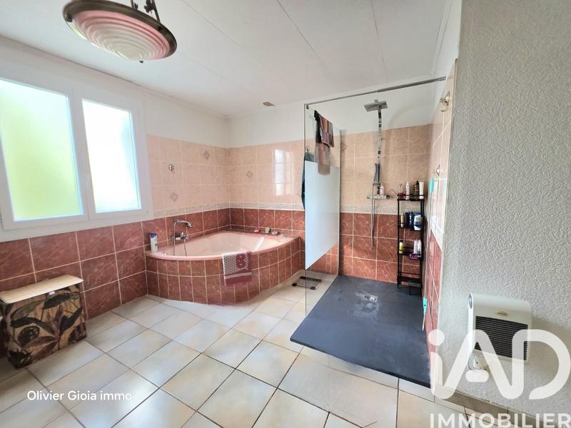 Maison - 180 m² - 5 pièces