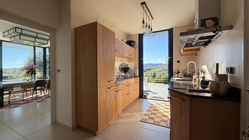 Maison - 258 m² - 7 pièces