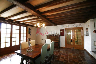 Maison - 209 m² - 9 pièces