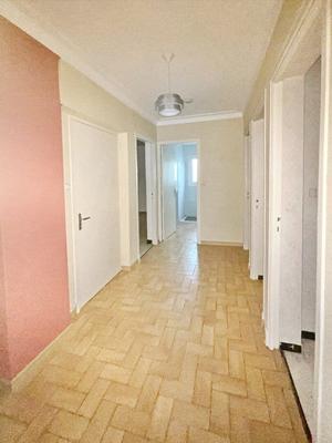 Maison - 182 m² - 7 pièces