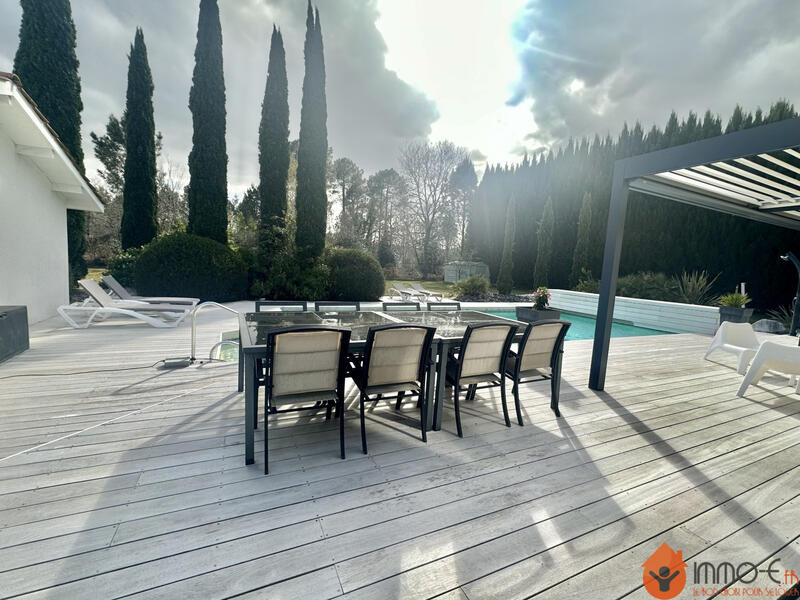 Maison - 315 m² - 9 pièces