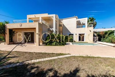 Maison - 334 m² - 8 pièces