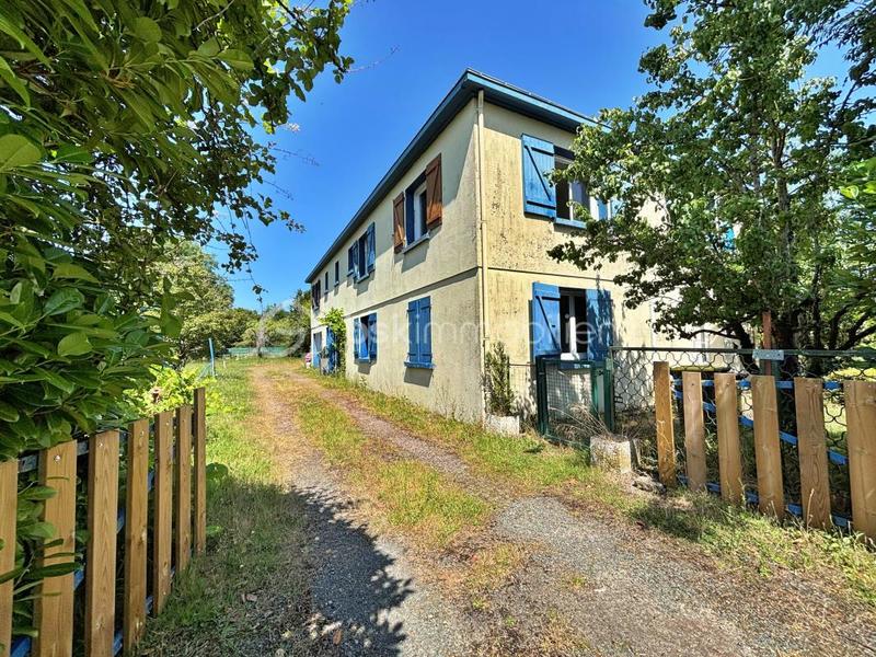 Maison - 240 m² - 9 pièces