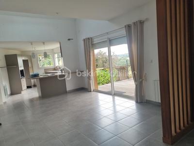 Maison - 140 m² - 5 pièces