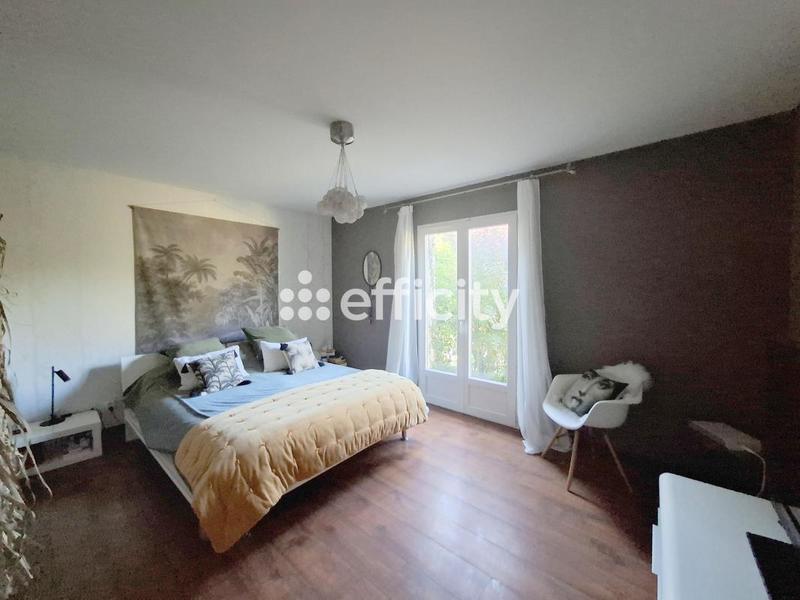 Maison - 185 m² - 10 pièces