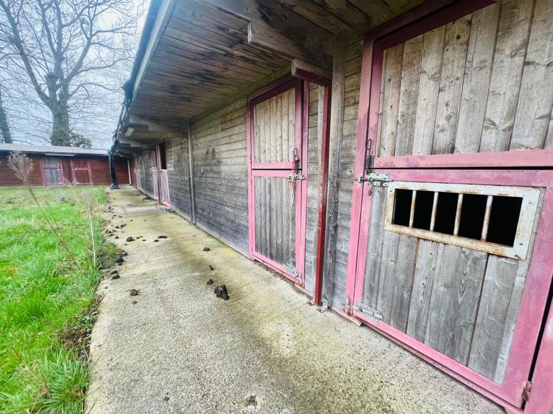 Maison - 220 m² - 5 pièces