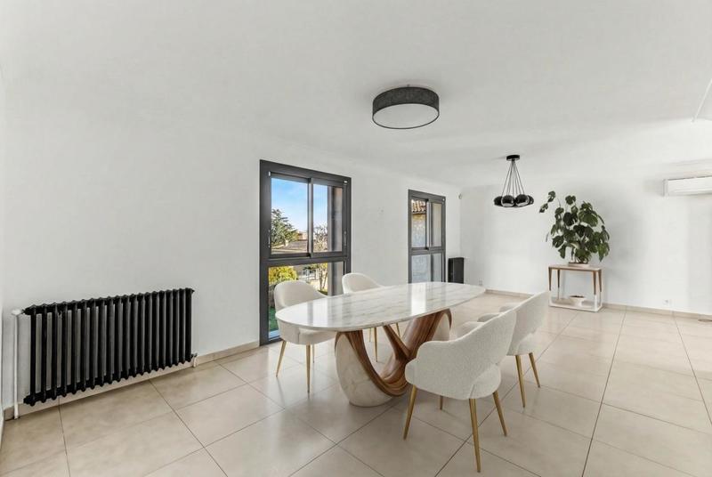 Demeure - 287 m² - 11 pièces