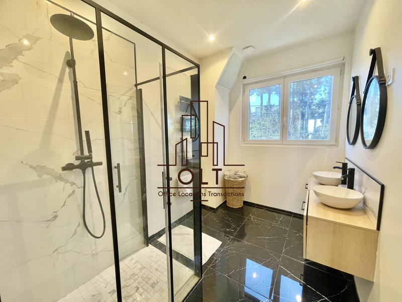 Maison - 300 m² - 8 pièces