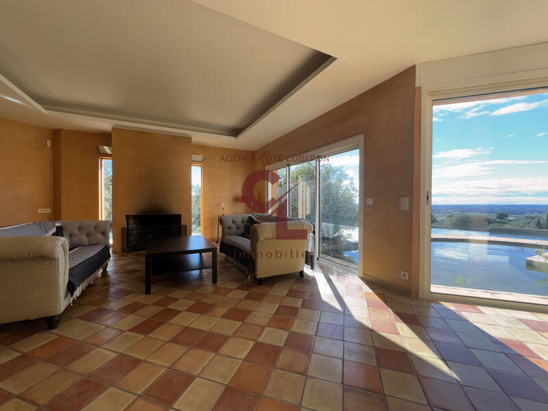 Maison - 210 m² - 5 pièces