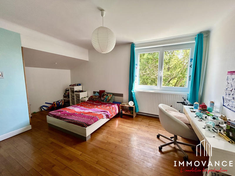 Maison - 195 m² - 7 pièces