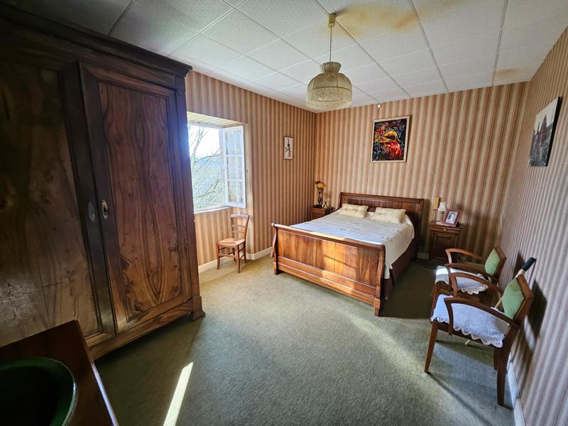 Propriété - 243 m² - 9 pièces