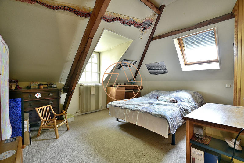 Maison - 203 m² - 9 pièces