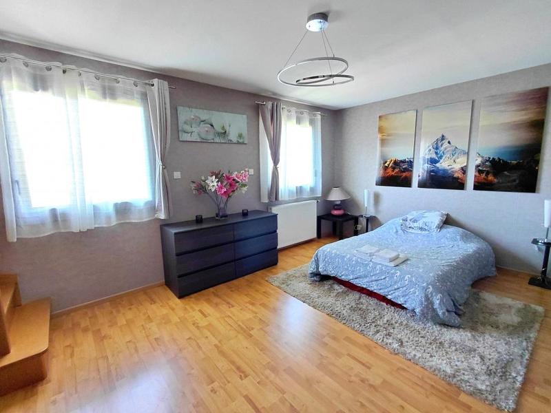 Maison - 250 m² - 7 pièces