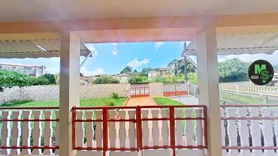 Maison - 216 m² - 7 pièces