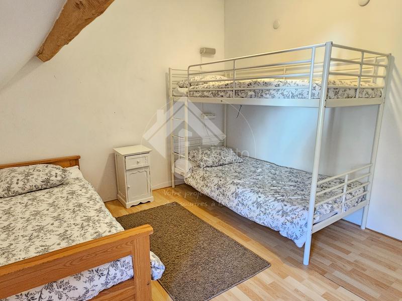 Propriété - 230 m² - 12 pièces